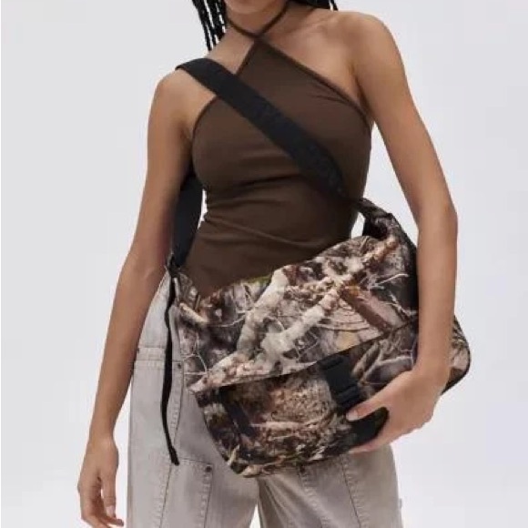 NWOT BAGGU Nylon Messenger Bag - Photo Forest - Picture 2 of 13